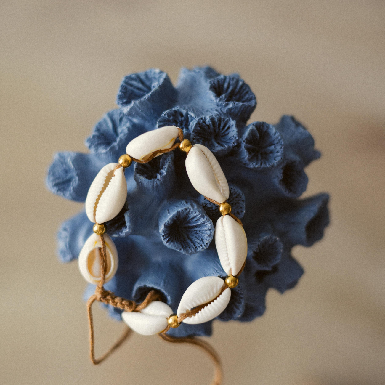 Браслет cowrie